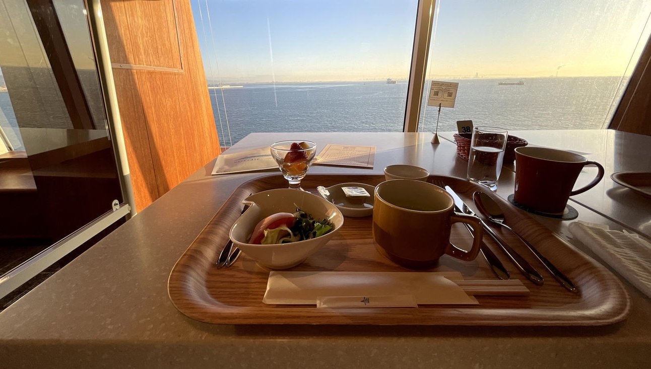 飛鳥Ⅱで海を眺めながら食べる朝食